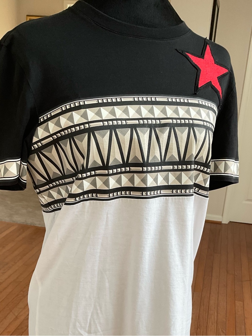 GIVENCHY Tribal Star T-Shirt with geometric design and Star M/S - Picture 10 of 10